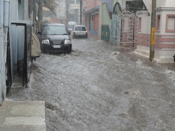 rainwater flooding street